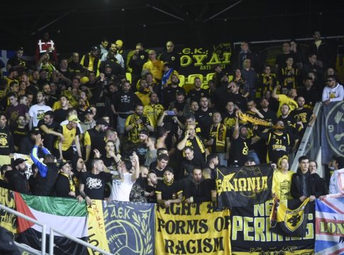 Δυναμικό «παρών» έδωσαν οι φίλαθλοι της ΑΕΚ στο Στρασβούργο (pics)