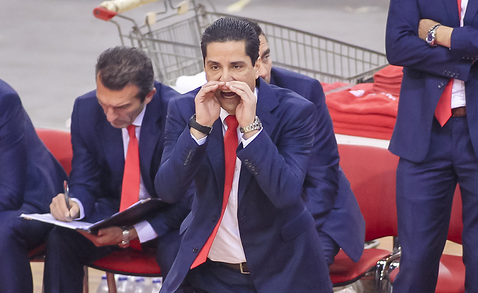 Οργή Σφαιρόπουλου: «Υπάρχει σχέδιο στη διαιτησία…»