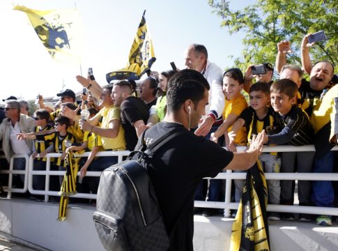 Υποδοχή πρωταθλητών στους παίκτες της ΑΕΚ! (pics)