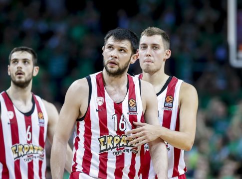 Παπανικολάου : Η «ζεστή» αγκαλιά με τον Γιασικεβίτσιους