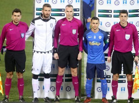 Ετοιμάζει βαλίτσες