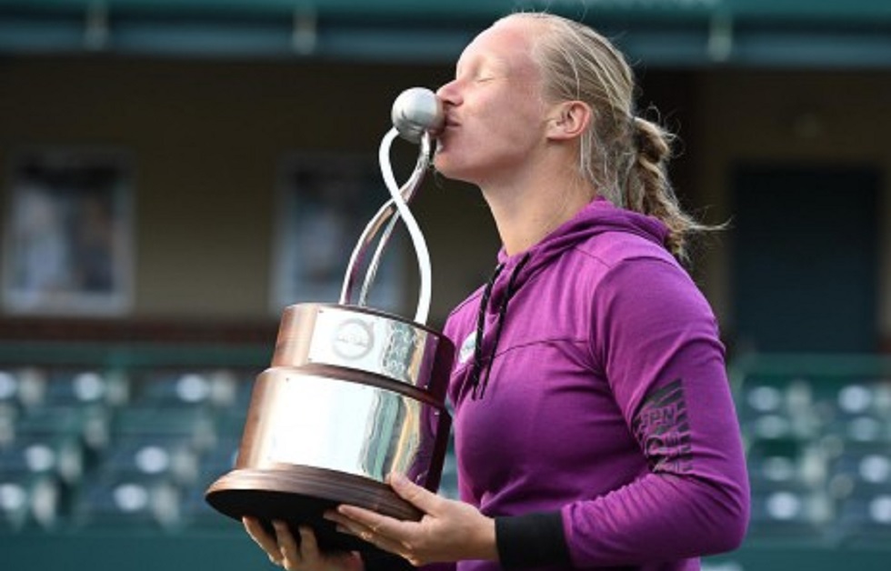 Η Μπέρτενς κατέκτησε τον τίτλο στο Τσάρλεστον (vids)