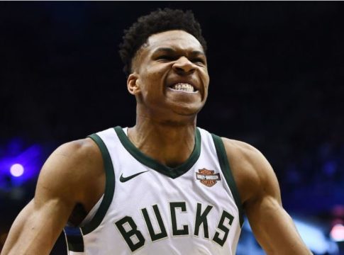 «Διπλός» Αντετοκούνμπο και νίκη από το -22 οι Μπακς