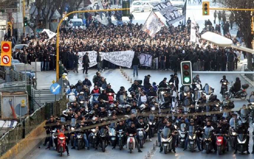 Μια ζωή στις επάλξεις, μια ζωή στους δρόμους