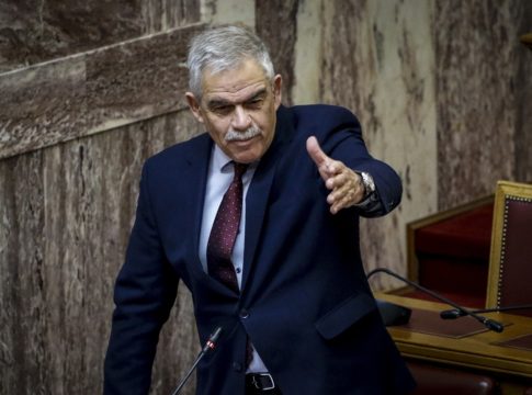 Τη Νικολούλη στη θέση του Τόσκα