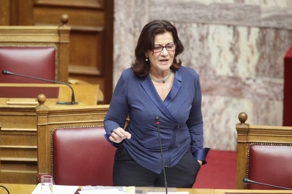 Φωτίου: Τα ομόφυλα ζευγάρια θα είναι μόνο ανάδοχοι γονείς, ο νόμος δεν προβλέπει υιοθεσία