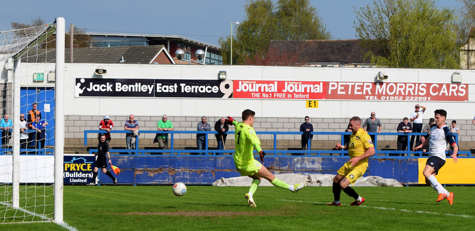 Η Γκέινσμπορο άντεξε 145 χρόνια, αλλά φέτος «λύγισε» (pics,vid)