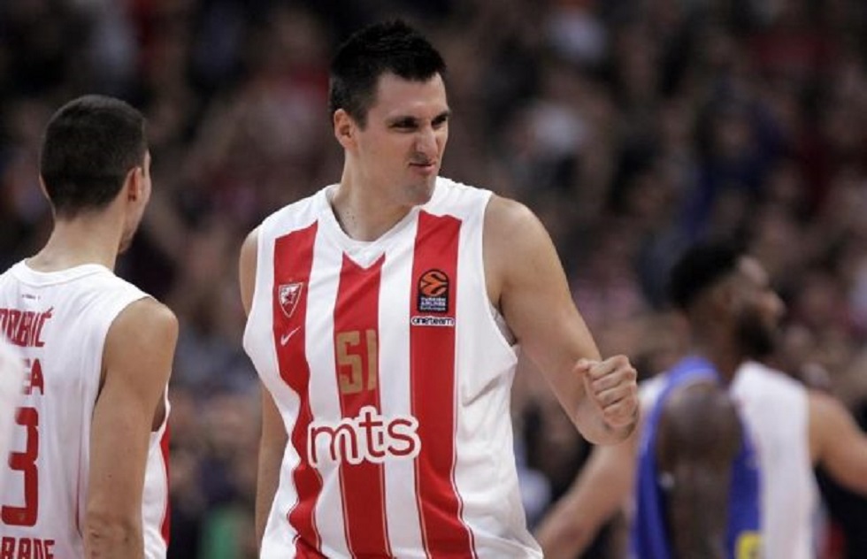 Απίθανο καλάθι από τον Μπιέλιτσα πίσω από το κέντρο (vid)