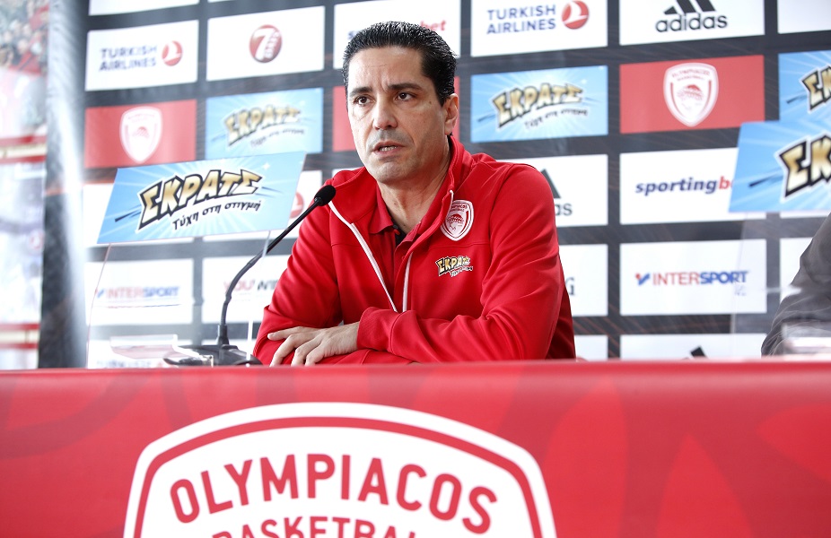 Σφαιρόπουλος : «Μη μείνουμε στα λόγια, να είμαστε καλύτεροι στο γήπεδο»