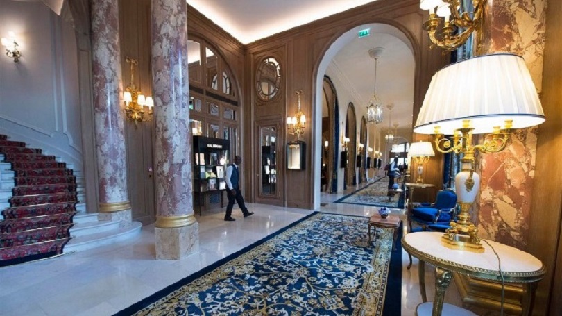 Το Ritz Paris βγάζει στο σφυρί την επίπλωσή του