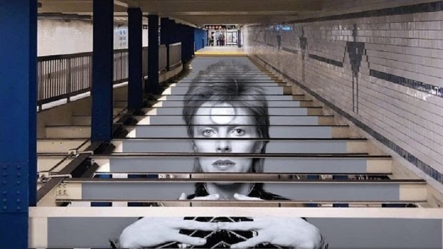 «David Bowie is» στον σταθμό Μπρόντγουεϊ-Λαφαγιέτ