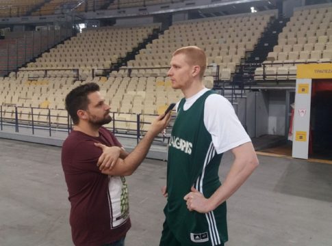 Γουάιτ : «Δεν θα μας μπερδέψουν τα προβλήματα του Ολυμπιακού»