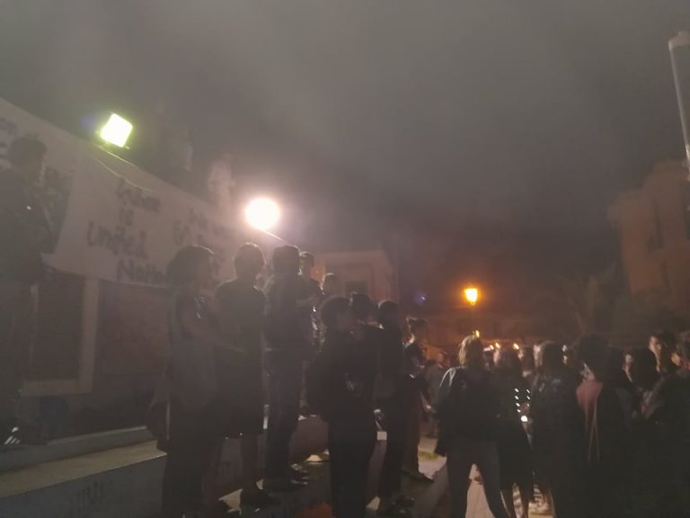 Ακροδεξιοί επιτέθηκαν στους συγκεντρωμένους πρόσφυγες στη Μυτιλήνη