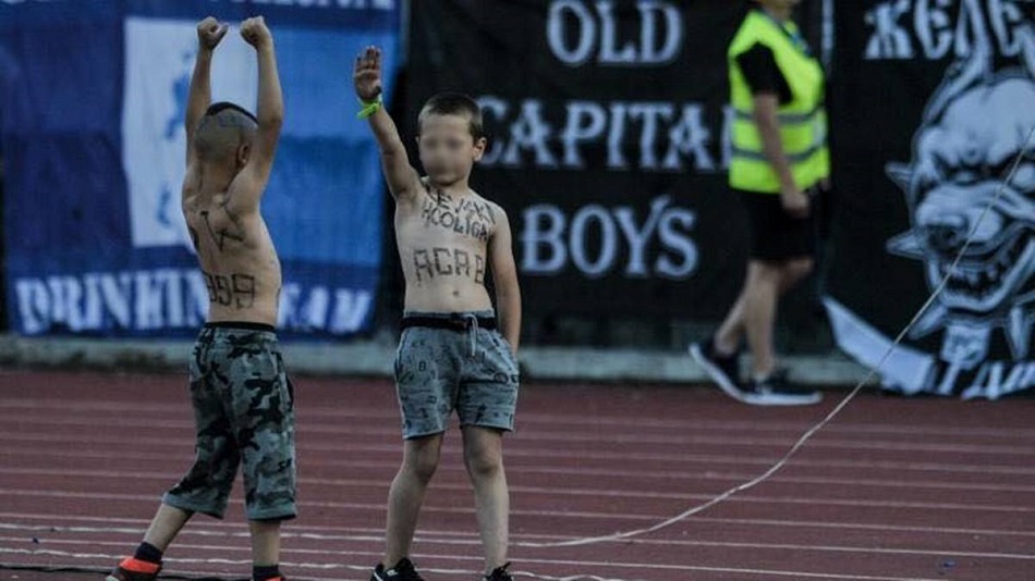 Θλιβερές σκηνές στον τελικό του Κυπέλλου Βουλγαρίας: Ανήλικα παιδιά με ζωγραφισμένες σβάστικες (pic)