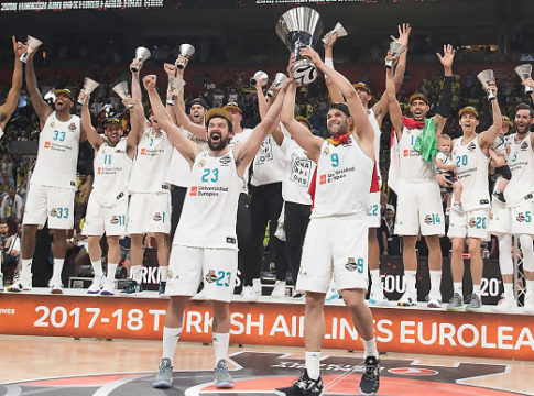 «Βασιλική» απονομή για τη Ρεάλ, ο Γιουλ έκοψε το διχτάκι! (vid)