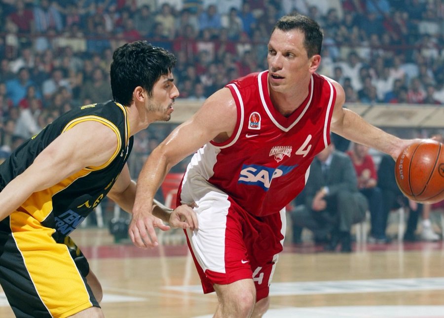 Φιλικό βετεράνων Ολυμπιακού και ΑΕΚ