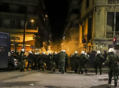 «Ντου» οπαδών της ΑΕΚ στον σύνδεσμο του ΠΑΟΚ στην Ομόνοια!