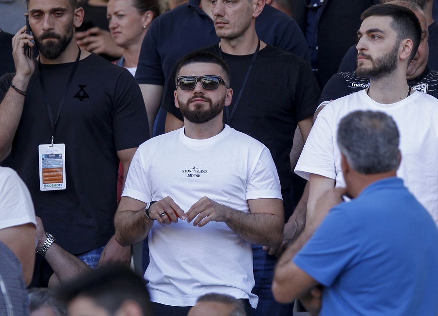 Στην κερκίδα με τους οπαδούς του ΠΑΟΚ ο Γ. Σαββίδης (pics)