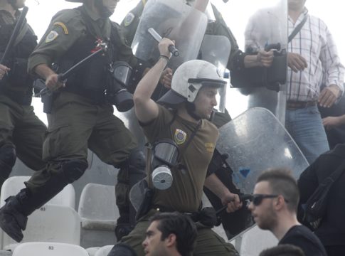 Απίστευτο ξύλο μεταξύ οπαδών και ματ στο Γ. Λαμπράκης (pics)