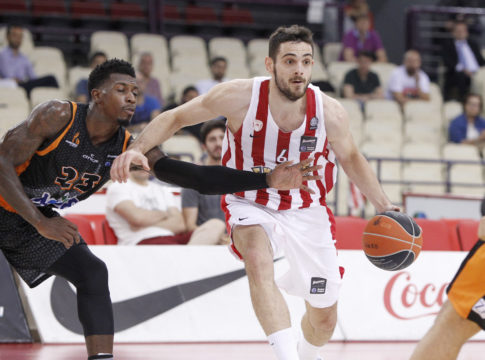 Ολυμπιακός : Χαμηλά η μπάλα και απλά το 1-0