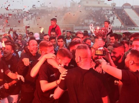 Γιορτή στην απονομή του ΟΦΗ και… μπουγέλο στον Παπαδόπουλο! (vid)