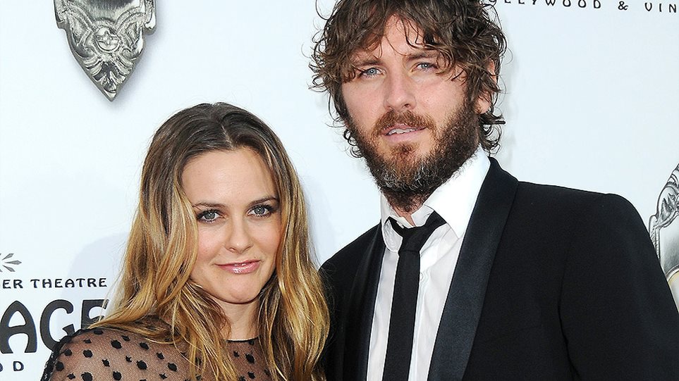 Η Alicia Silverstone πήρε διαζύγιο μετά από 21 χρόνια σχέσης | to10.gr Η Alicia Silverstone πήρε διαζύγιο μετά από 21 χρόνια σχέσης | to10.gr