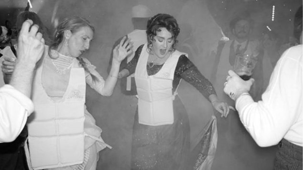 Η Adele γιόρτασε τα 30 της γενέθλια ως… «Ρόουζ» από τον Τιτανικό