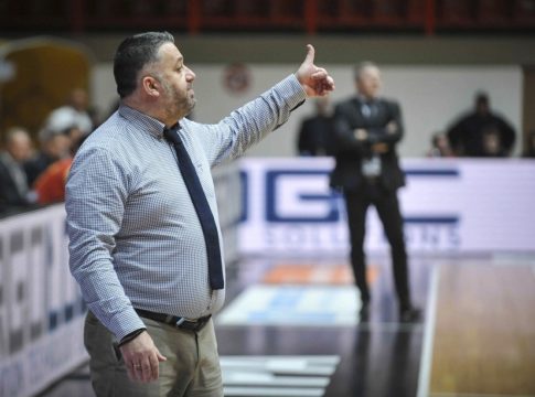 Γιατράς: «Κάναμε κακή εμφάνιση, να κερδίσουμε την Τρίτη»