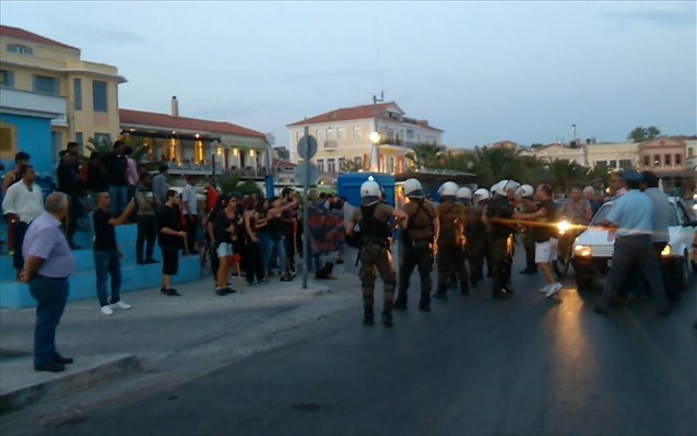 Συλλήψεις για τα επεισόδια κατά την επίσκεψη Τσίπρα στη Λέσβο