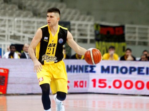 ΑΕΚ: Αφήνει ελεύθερο τον Μωραΐτη