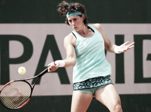 Η Κάρλα Σουάρες Ναβάρο στο δρόμο της Σάκκαρη