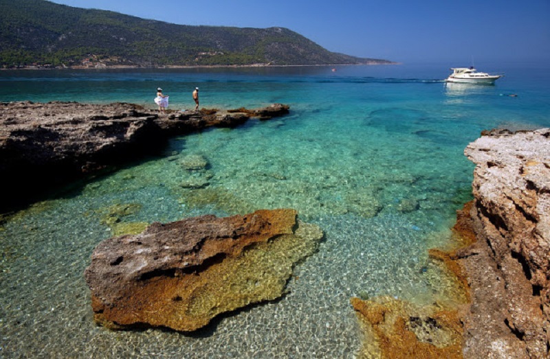 5 υπέροχες παραλίες κοντά στην Αθήνα… για να ξεκινήσεις τα μπάνια σου!