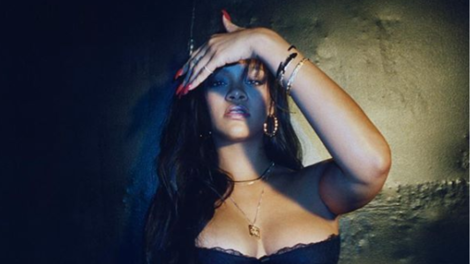 Η Riri φορά ζαρτιέρες και μετρά αντίστροφα! (pics)