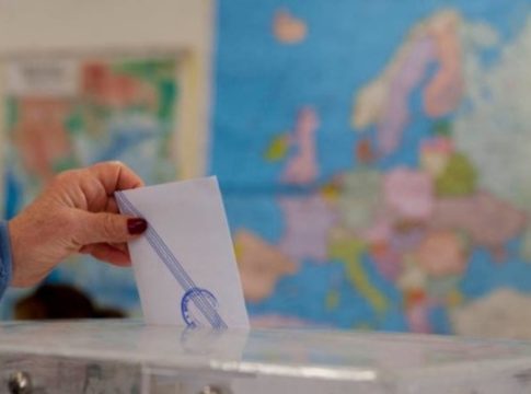 Πολιτική αντιπαράθεση Μαξίμου- Πειραιώς για τη Β’ Αθηνών