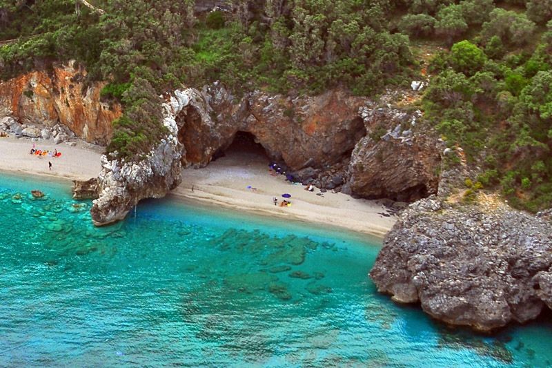 10 αξιοζήλευτες παραλίες στην ηπειρωτική Ελλάδα για τις καλοκαιρινές σας βουτιές!