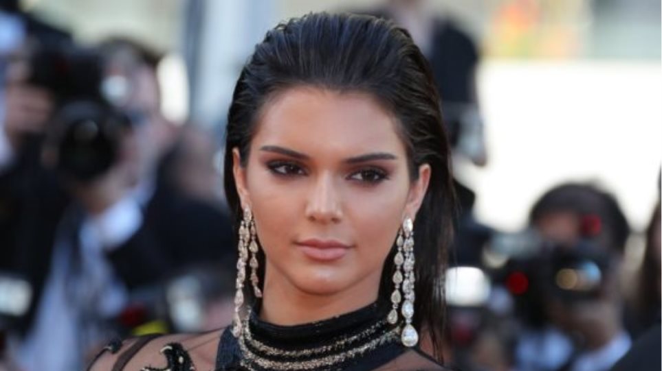 Η Kendall Jenner φωτογραφήθηκε να φιλά τον μικρότερο αδερφό πασίγνωστου μοντέλου!