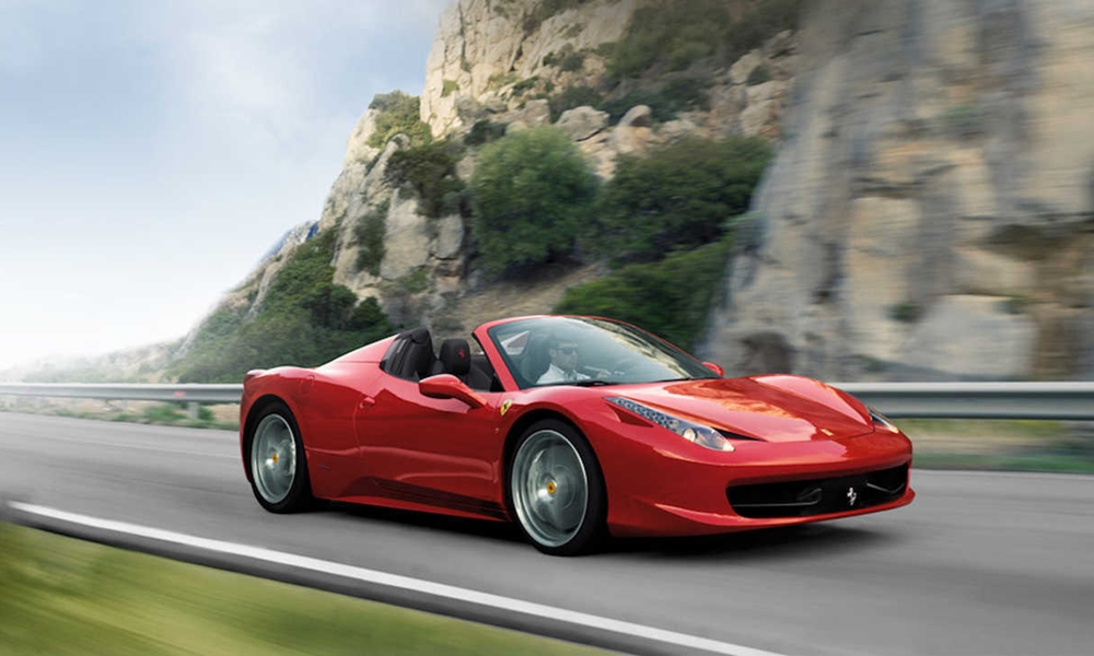Απίστευτο: Παρκαδόρος έδωσε την Ferrari του, σε άλλον…  (pics)