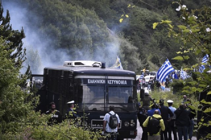 Πρέσπες: Τραυματίες και χημικά στο συλλαλητήριο κατά της «Βόρειας Μακεδονίας»