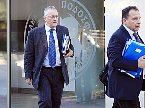 «Κάποιος πρέπει να παραιτηθεί ρε παιδιά…»