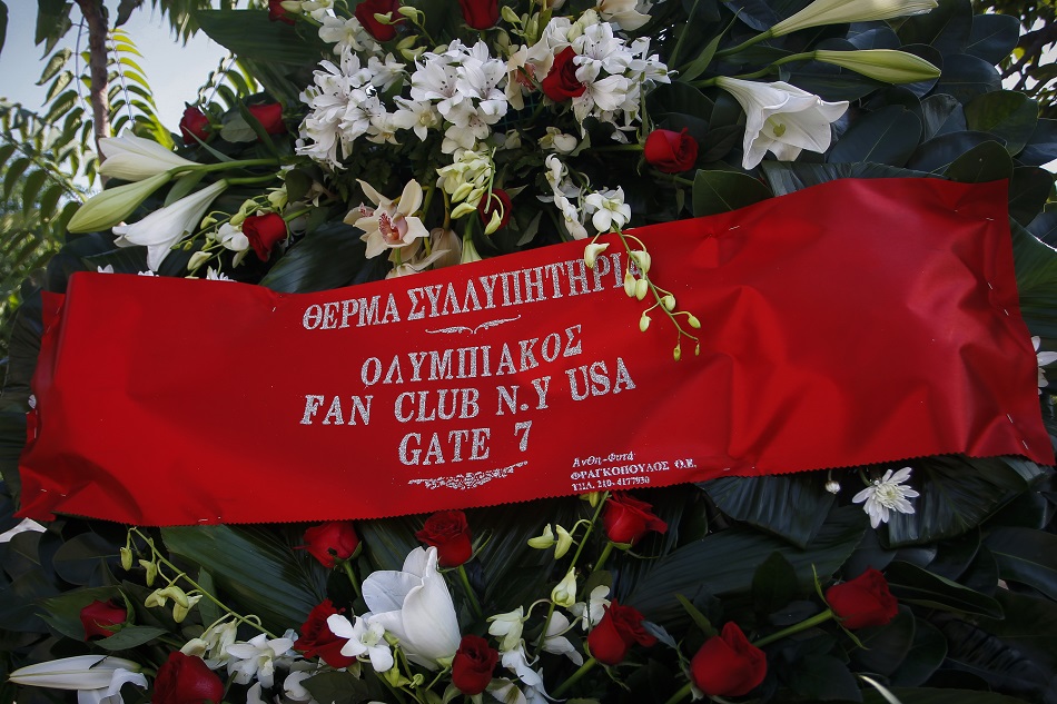 Το ύστατο «χαίρε» στον Κώστα Πολυχρονίου (pics)