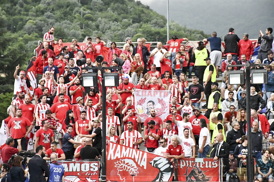 Μια αγκαλιά ομάδα και κόσμος | to10.gr Μια αγκαλιά ομάδα και κόσμος | to10.gr