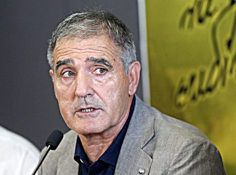 Στα δικά του μάτια