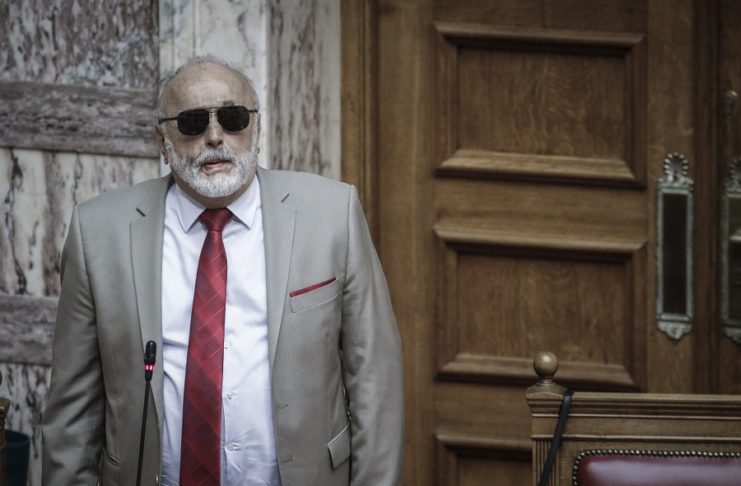 Κατάγματα στις παλάμες ο Κουρουμπλής, από το χειροκρότημα