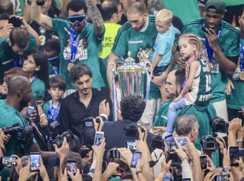 Στον ουρανό η κούπα για τον Παύλο… (vid+pics)