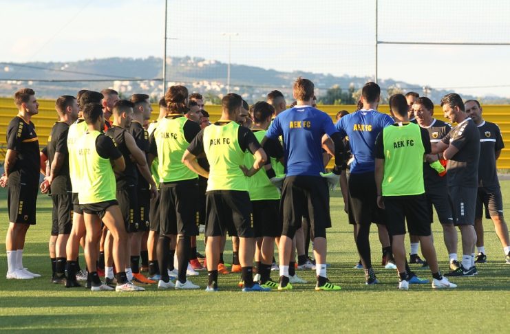 Με 25 ποδοσφαιριστές η αποστολή της ΑΕΚ για Πολωνία