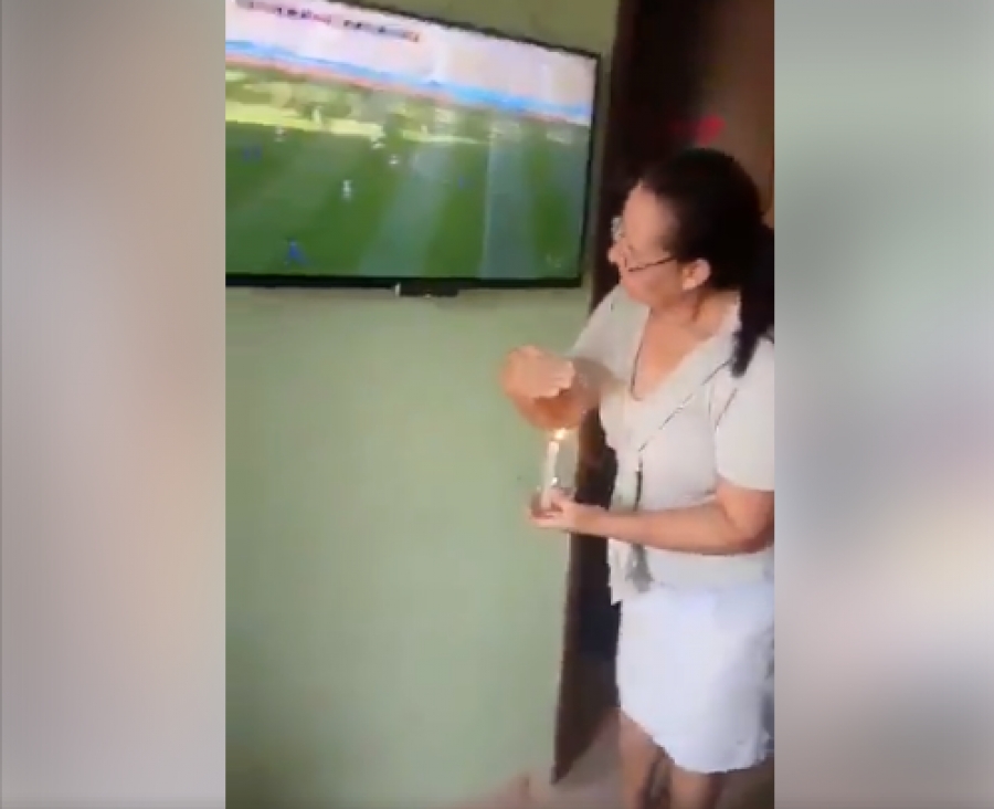 Δεν υπάρχει: Βραζιλιάνα γιαγιά ανάβει κεράκι και επιτόπου σκοράρει η σελεσάο! (vid)