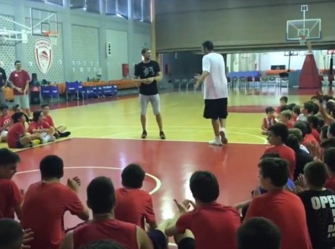 Ολυμπιακός : «Δίδαξε» τα μυστικά του μπάσκετ στις Ακαδημίες ο Στρέλνιεκς