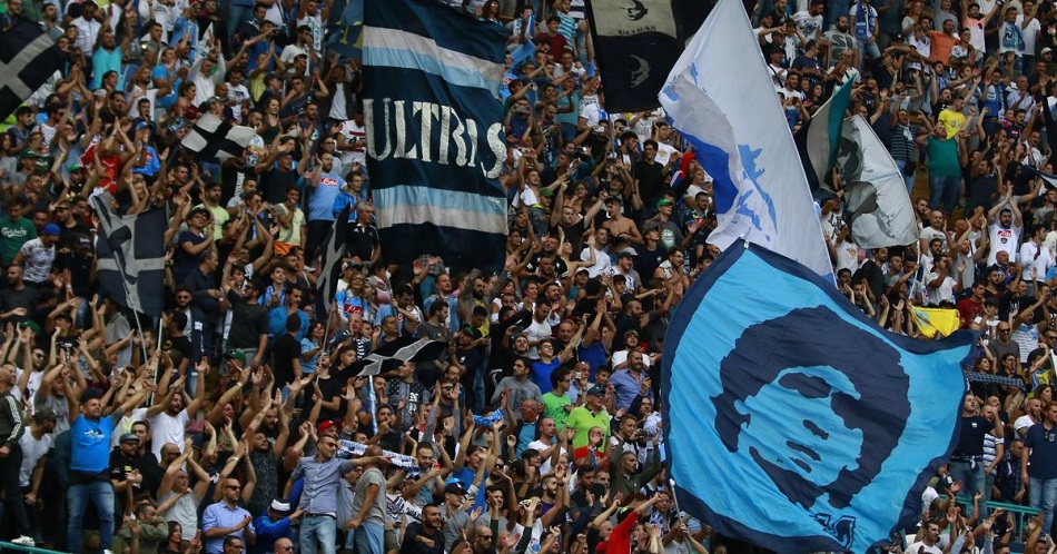 Μικρός φαν της Νάπολι ξεσπά σε κλάματα όταν βλέπει το σήμα της Γιούβε! (vid) | to10.gr Μικρός φαν της Νάπολι ξεσπά σε κλάματα όταν βλέπει το σήμα της Γιούβε! (vid) | to10.gr
