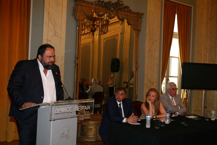 Ο Μαρινάκης τιμήθηκε για την συνεισφορά του στην τοπική αυτοδιοίκηση και τον δήμο Πειραιά (pics)