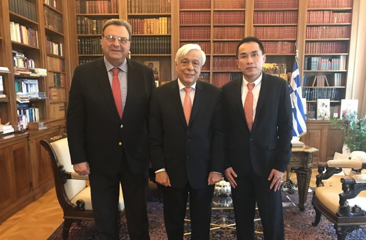 Στον Πρόεδρο της Δημοκρατίας οι Γκόρντον Τανγκ και Ισίδωρος Κούβελος